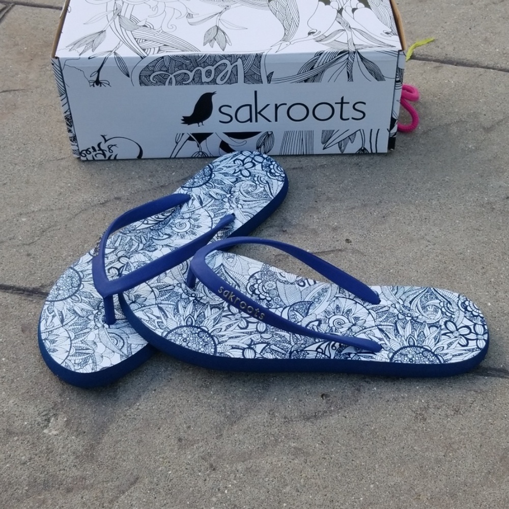 Sakroots Encore Flip Flops - Picture 2 of 4